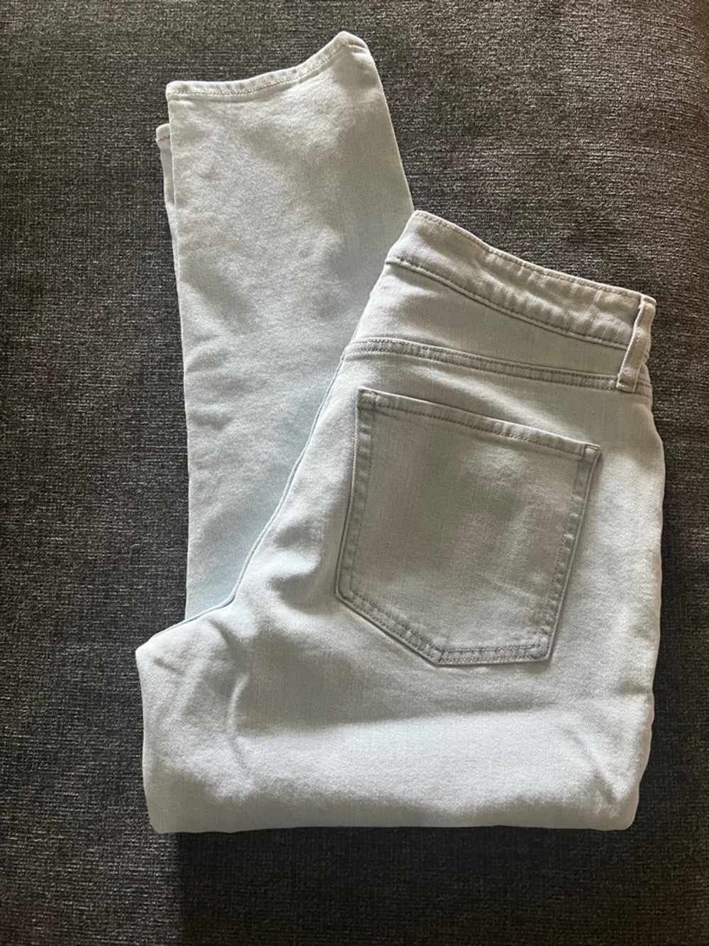 Old Navy Mid weight light jeans
Size 12 curvy with straight leg
